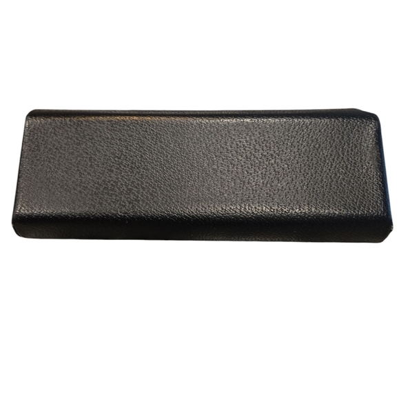 BURBERRY BLACK EMBOSSED PEBBLE LEATHER SUNGLASSES CASE. GLASSES NOT INCLUDED. - Picture 2 of 10